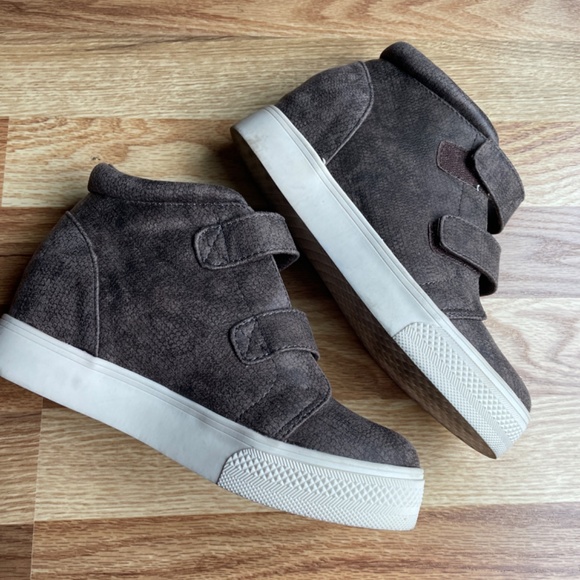 Women Size 7 Fall Velcro Strap Boot Booties- So cute!! Excellent condition, worn - Picture 3 of 5